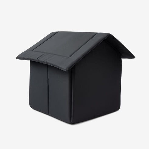 Cabane extérieure pour chat en tissu noir vue arrière, abri isolant conçu pour une utilisation en extérieur.