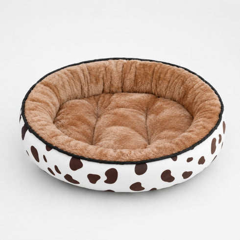 Coussin pour chaton rond en peluche douce marron avec rebords rembourrés et motifs tachetés, conçu pour des siestes confortables et rassurantes.