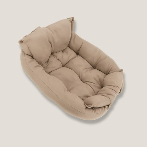 Panier moelleux pour chat en tissu beige, avec dossier relevé et rembourrage épais pour un confort optimal.
