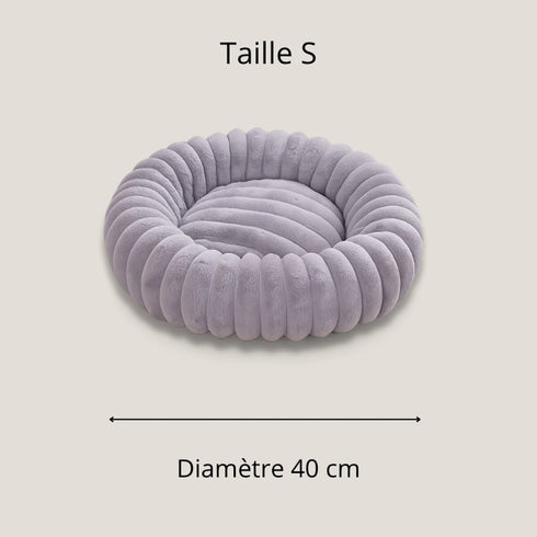 Vue du coussin rond pour chat en taille S, diamètre 40 cm, en tissu duveteux gris lavande.