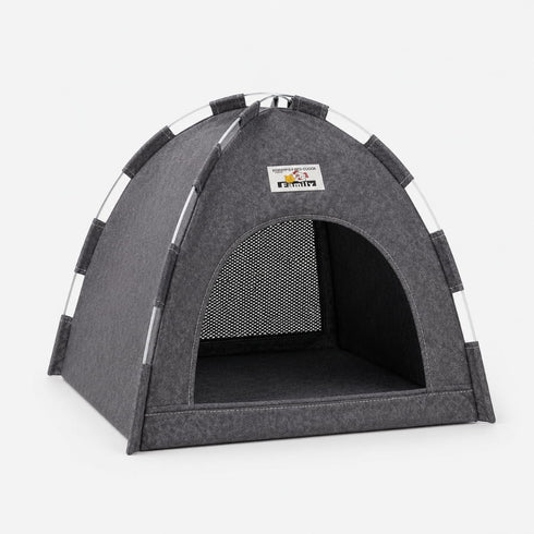 Tente grise pliable pour chat avec structure légère, entrée large et parois respirantes, présentée sur fond studio clair