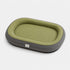 Grand lit pour chat gris avec coussin vert olive et rebords rembourrés, offrant un espace de repos confortable et spacieux pour chat.