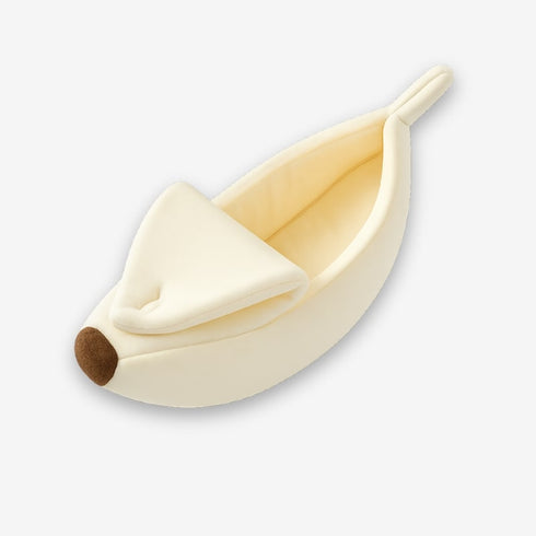 Lit banane pour chat beige blanc, vue studio sur fond blanc, couchage original et douillet pour chat