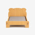 Lit en bois pour chat avec structure en bois clair et couchage en tissu gris, présenté de face sur fond neutre pour visualiser le design du couchage.