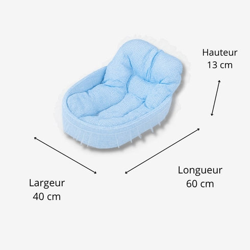 Lit pour chaton bleu clair avec coussin rembourré, dimensions 60 x 40 cm et hauteur 13 cm, offrant un couchage confortable et enveloppant.