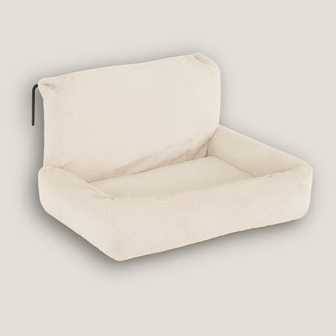Lit radiateur pour chat en peluche gris blanc, avec dossier incliné et rebords, présenté en photo studio sur fond neutre.