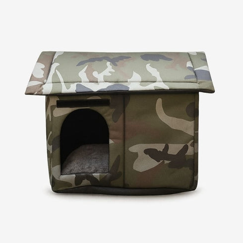 Grande maison extérieure pour chat en tissu camouflage, abri isolant et protecteur.