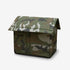 Grande maison extérieure pour chat en tissu camouflage, vue avec la porte de l’abri.