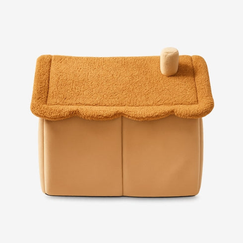 Maison pour chat intérieur beige vue arrière sur fond blanc