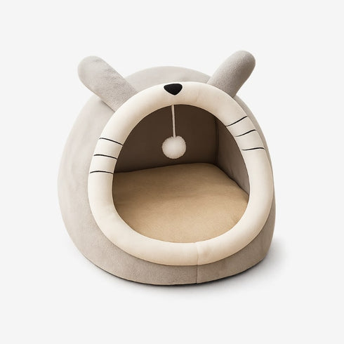 Maison douillette pour chat grise en studio, forme cocon avec coussin intérieur moelleux.