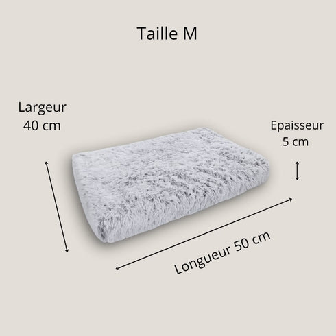 Matelas pour chat gris en peluche, taille M, dimensions 50 × 40 cm avec une épaisseur de 5 cm pour un couchage confortable et isolant.