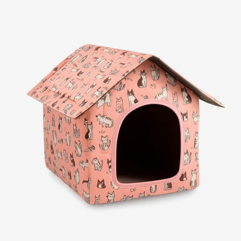 Niche pour chat extérieur hiver rose à motifs, vue studio sur fond blanc.