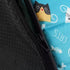 Détail fermeture zippée imperméable sur niche pour chat extérieur hiver.