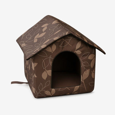 Niche pour chat extérieur isolée marron à motif feuilles, vue produit sans chat.