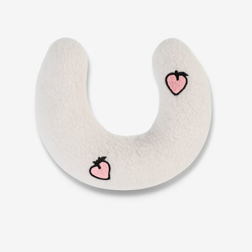 Oreiller blanc pour chat en tissu doux, décoré de petits cœurs roses brodés.