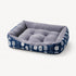 Panier chaud pour chat bleu à motifs avec coussin gris ultra moelleux et rebords rembourrés pour un confort optimal.