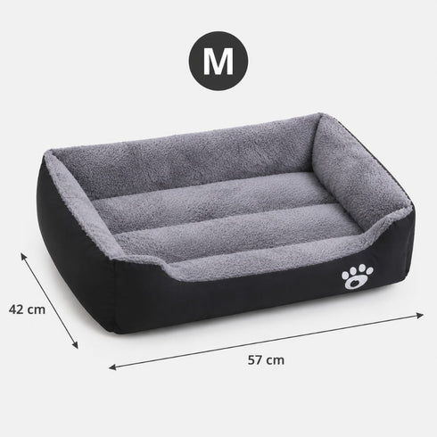 Panier chauffant pour chat noir et gris taille M avec coussin moelleux et dimensions 57 x 42 cm pour un confort optimal.