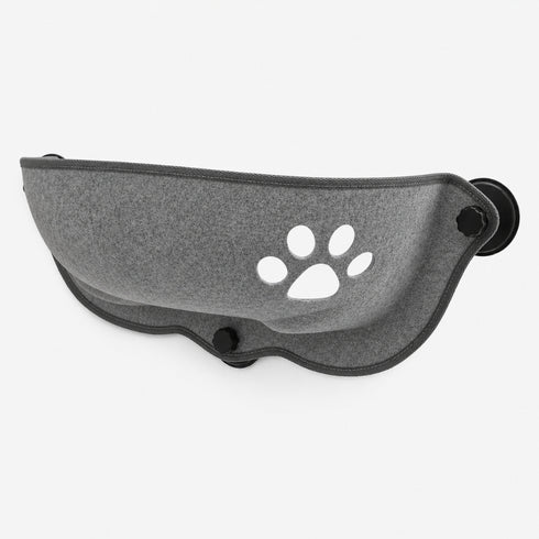 Panier pour chat en hauteur gris avec fixation par ventouses et découpe en forme de patte pour installation sur fenêtre.