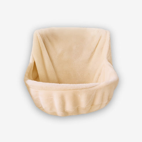 Panier radiateur pour chat en tissu beige crème, présenté seul en vue de face sur fond blanc.