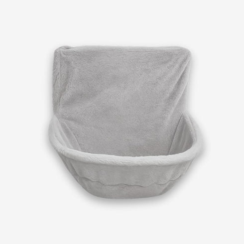 Panier radiateur pour chat en tissu gris clair, présenté seul en vue de face sur fond blanc.