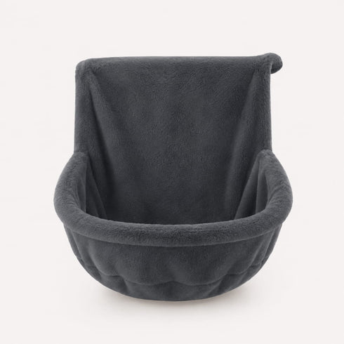 Panier radiateur pour chat en peluche gris foncé avec forme cocon suspendue, idéal pour offrir un couchage chaud et apaisant.