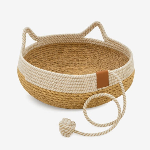 Panier en rotin beige et écru, sans coussin, vue studio.