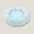 Petit coussin pour chat en peluche bleu clair, couchage rond moelleux pour chat.