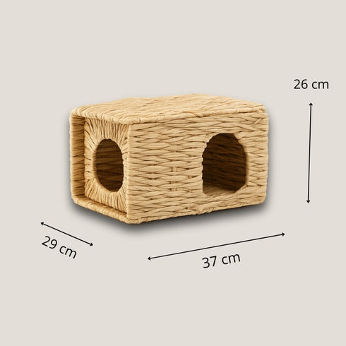 Dimensions d’une petite niche pour chat en osier naturel, avec ouvertures latérales et vue studio sur fond clair.
