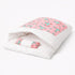 Sac de couchage pour chat blanc et rose avec motifs fantaisie, coussin intégré et ouverture douce pour un couchage chaud et rassurant.