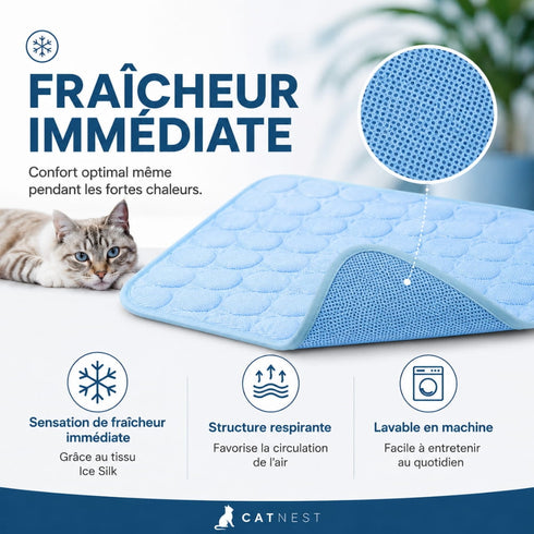Tapis rafraîchissant pour chat bleu en tissu Ice Silk offrant une sensation de fraîcheur immédiate, une structure respirante et un entretien facile en machine.